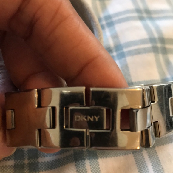 101% Genuine DKNY Women’s Watch - Picture 4 of 5